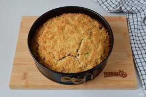 Пирог с клюквой и штрейзельной крошкой