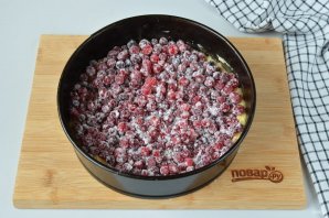 Пирог с клюквой и штрейзельной крошкой