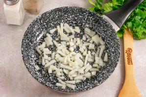 Подлива из лука, моркови, сладкого перца и томата