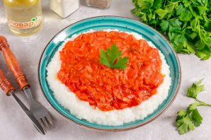 Подлива из лука, моркови, сладкого перца и томата