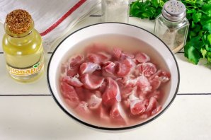 Прозрачный бульон из свинины