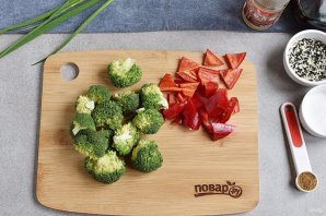 Рисовая лапша с курицей по-азиатски