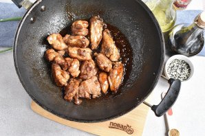 Рисовая лапша с курицей по-азиатски