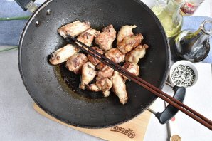 Рисовая лапша с курицей по-азиатски