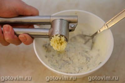 Салат из печени с солеными огурцами