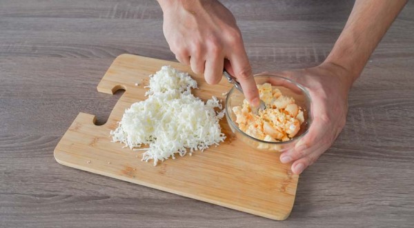 Салат Мимоза с горбушей, пошаговый рецепт с фото Салат Мимоза с горбушей, пошаговый рецепт с фото