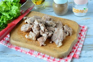 Салат с черешней и индейкой