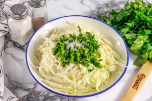 Салат с капустой и рукколой