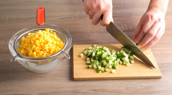 Салат с капустой, кукурузой и крабовыми палочками, пошаговый рецепт с фото Салат с капустой, кукурузой и крабовыми палочками, пошаговый рецепт с фото