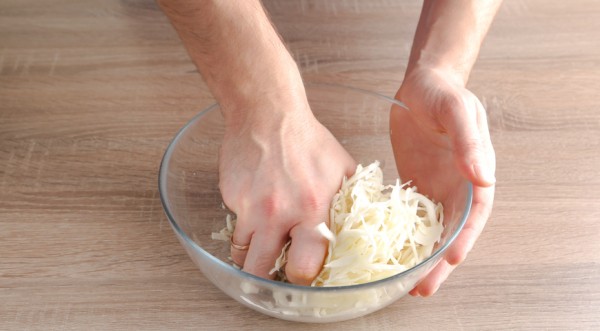 Салат с капустой, кукурузой и крабовыми палочками, пошаговый рецепт с фото Салат с капустой, кукурузой и крабовыми палочками, пошаговый рецепт с фото