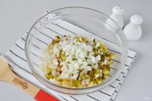 Салат с копченой рыбой