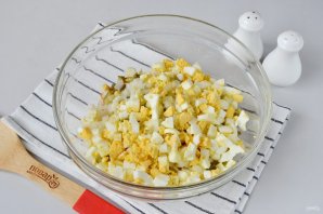 Салат с копченой рыбой