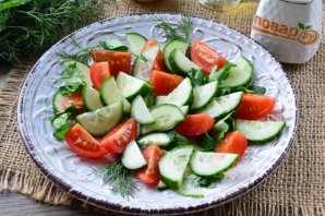 Салат с креветками, огурцами и яйцами