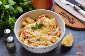 Салат с сельдереем, ананасом и яблоками