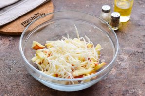 Салат с сельдереем, ананасом и яблоками