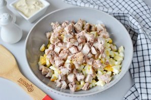 Салат со скумбрией и яблоком