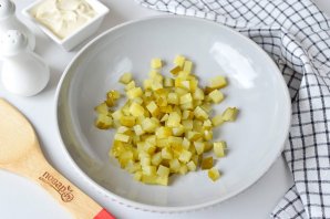 Салат со скумбрией и яблоком