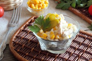 Салат со свининой и кукурузой