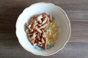 Салат со свининой и кукурузой