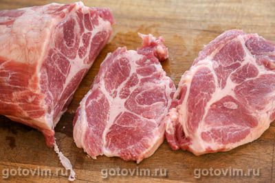 Стейки из свинины с яйцом пашот