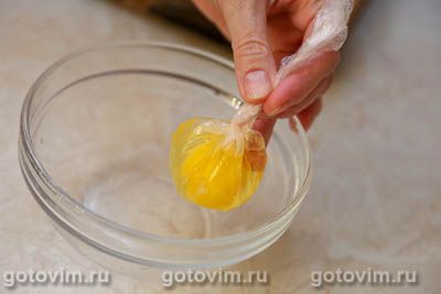 Стейки из свинины с яйцом пашот