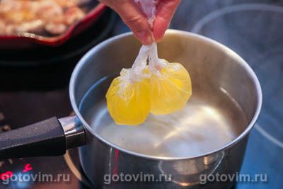 Стейки из свинины с яйцом пашот