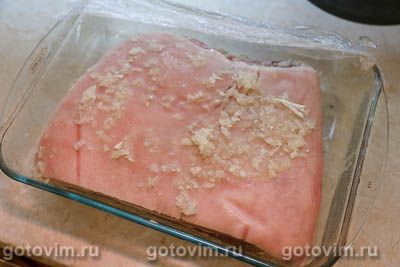 Свиная грудинка в горчично-медовой глазури, запеченная в рукаве  