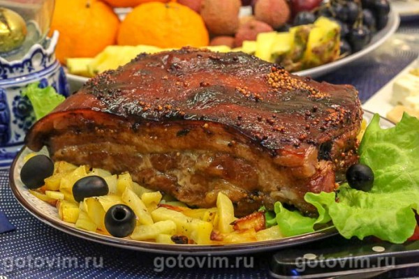 Свиная грудинка в горчично-медовой глазури, запеченная в рукаве  