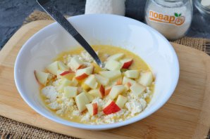 Творожная запеканка с яблоками без муки
