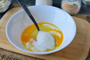 Творожная запеканка с яблоками без муки