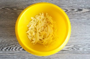 Творожные лепешки с яблоками на сковороде