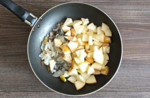 Утка фаршированная гречкой и яблоками