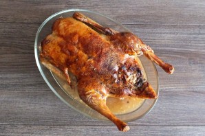 Утка фаршированная гречкой и яблоками