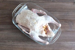 Утка фаршированная гречкой и яблоками