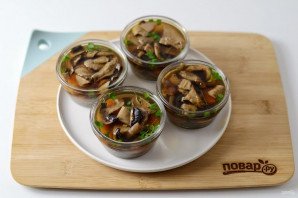 Заливное из грибов