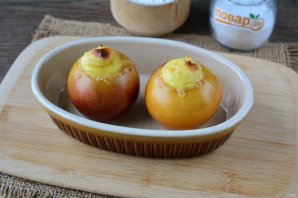 Запеченные яблоки с заварным кремом