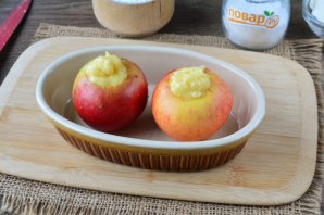 Запеченные яблоки с заварным кремом