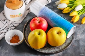 Запеченные яблоки со взбитыми сливками