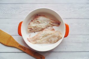 Запеченный окунь по-французски