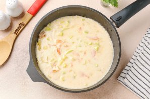 Запеканка из кабачков и помидоров на сковороде