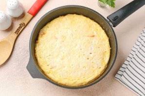 Запеканка из кабачков и помидоров на сковороде