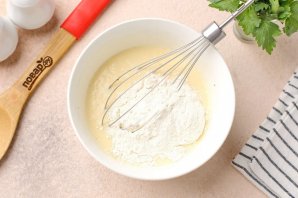 Запеканка из кабачков и помидоров на сковороде