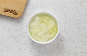 Жареные баклажаны с маринованным луком Жареные баклажаны с маринованным луком