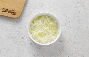 Жареные баклажаны с маринованным луком Жареные баклажаны с маринованным луком