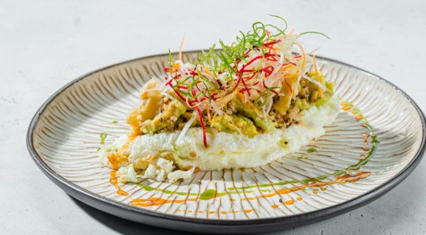 Белковый омлет c киноа, авокадо и артишоками, пошаговый рецепт с фото