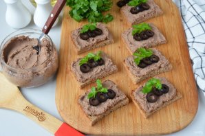 Бутерброды с паштетом из печени