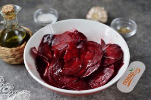 Чипсы из свеклы в духовке