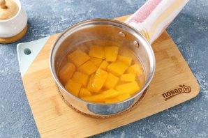 Дрожжевые блины с тыквой