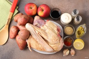 Гусь в духовке с яблоками и картошкой