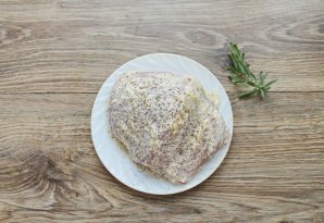 Индейка с розмарином в духовке